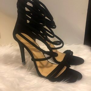 NWT Lola Shoetique Sexy Strappy Heels